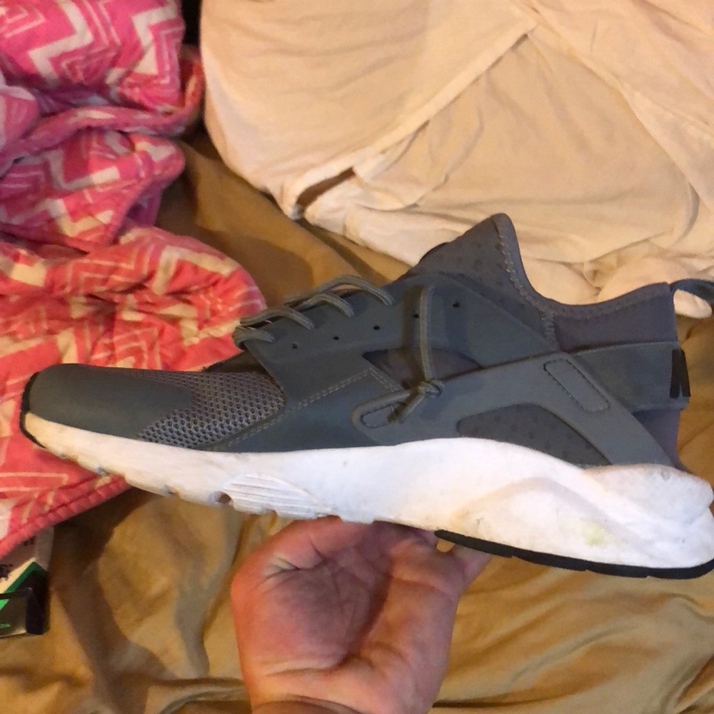 Nike’s - Picture 2 of 5